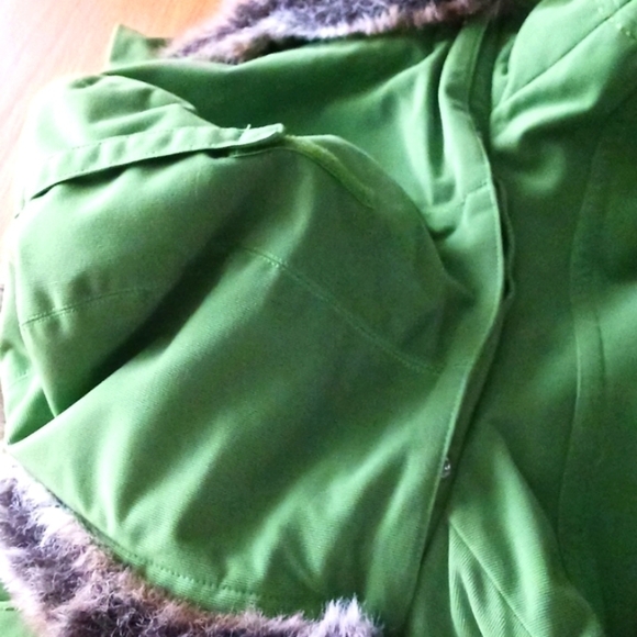 E and O Luxury Green Winter Ski/Snowboard Jacket - Picture 15 of 16